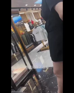 后插服装店营业员良家熟女(操得满比白浆，过程看简阶)