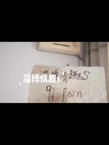 短发小母狗卖力吃鸡巴有对话